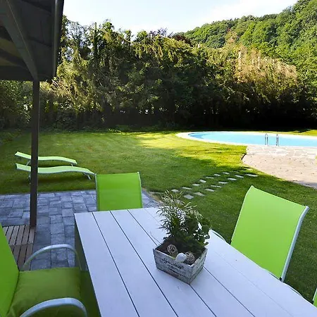 ベッド・アンド・ブレックファスト Petit Chateau Les Tourelles *